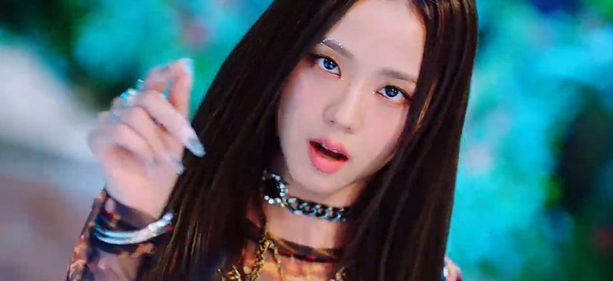 Jnkswntr's tweet photo. mute me but i won’t stop talking about how y’all need to appreciate her more. she’s so hardworking and she improves her vocals and dance skills every comeback. STAN KIM JISOO. 

#BLACKPINK #HowYouLikeThat #JISOO https://t.co/tXPyUBxTWu