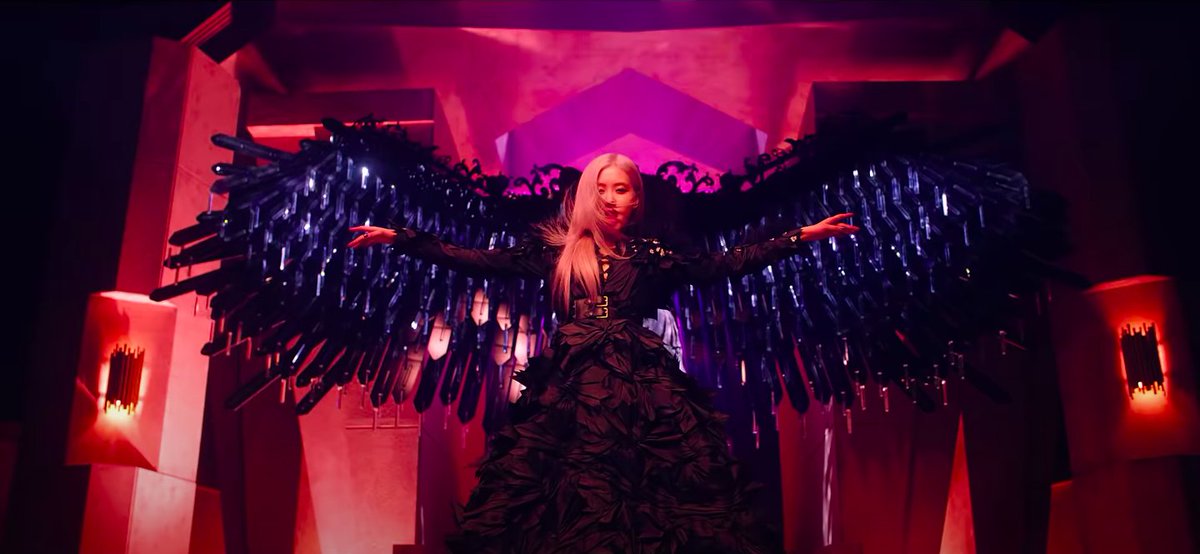 BlinkeuKamera's tweet photo. Keep streaming blinks! Report reposted videos of the MV. Stream on BP's Official YT Account:
https://t.co/D4vTF6aXQi

#BLACKPINK #HowYouLikeThat
#BLACKPINK_HowYouLikeThat
#HowYouLikeThatIsHere
#블랙핑크_HYLT_컴백_축하해 https://t.co/XXuuKv51KV
