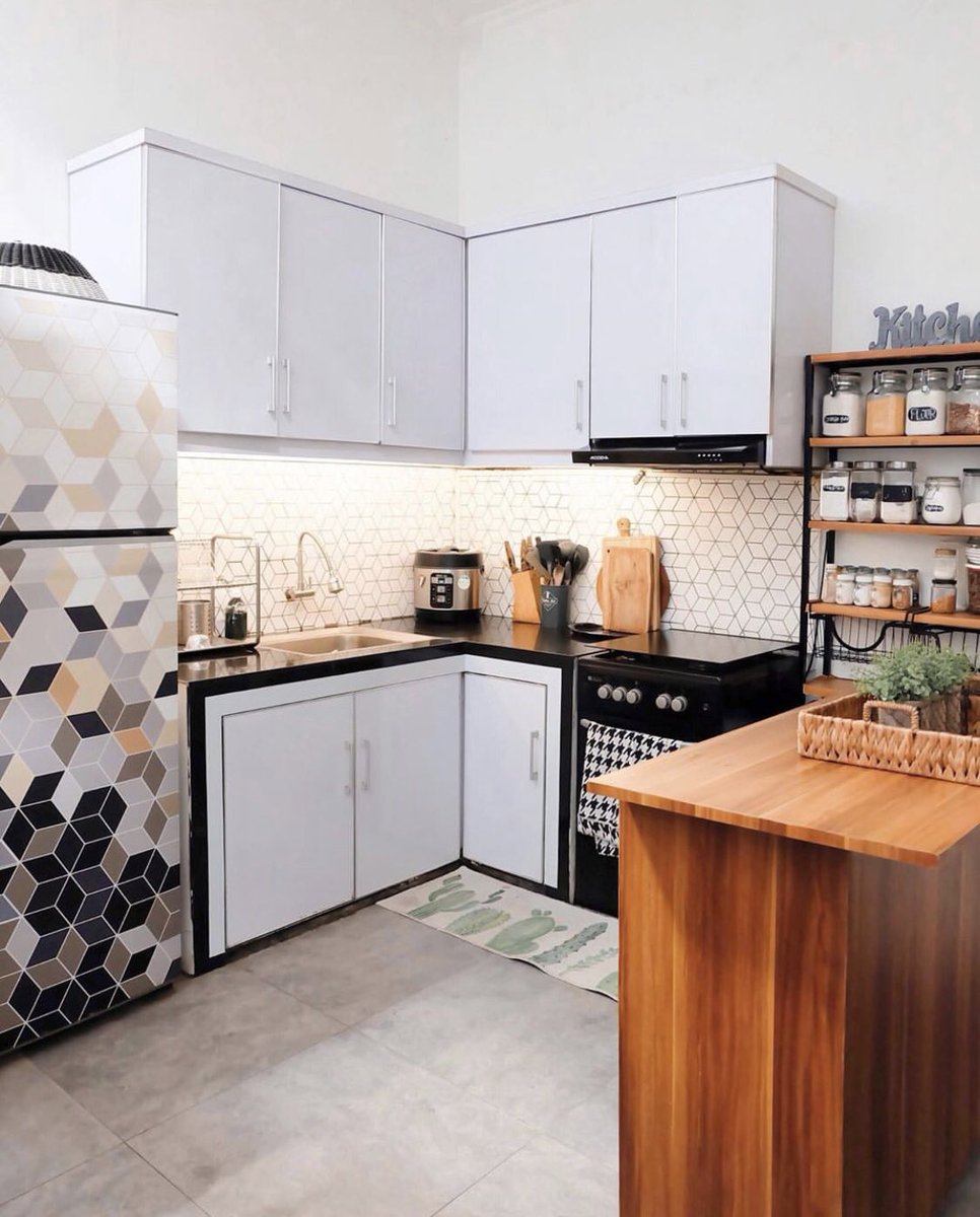 Tojimato's tweet photo. SPARK JOY—
Is kitchen cabinet compulsory?
Yes and no. 

Selain kos yang tinggi, kabinet dapur juga ada kalanya membuatkan ruang sempit semakin kecil. 
Try open shelves - easier to organise, less claustrophobic and a feast for the eyes if done correctly. https://t.co/2hlRGVvShL