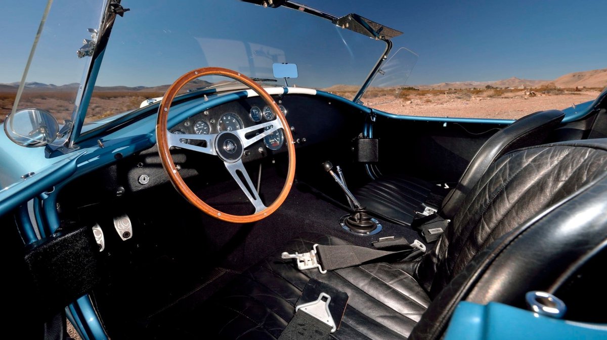 CarWaffle's tweet photo. One of 29 original factory built Shelby 427 S/C Cobras is set to fetch $2-3million at upcoming auction 😍😍 https://t.co/6wdRY9o9b6 https://t.co/iXOrvdbQDh