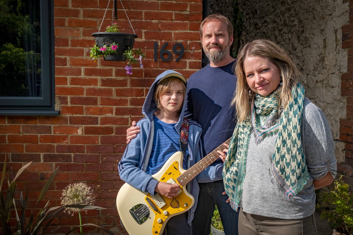Benjamin__Read's tweet photo. Here is another photo taken by @mattgordonphoto
as part of his Godalming Lockdown Portraits project in exchange for a donation to charity. You can learn more about the #frontstepsproject here https://t.co/2iAbooSs8Q #photo #portrait #lockdownportrait #Godalming #fender #squire https://t.co/GeK0HBj2c9