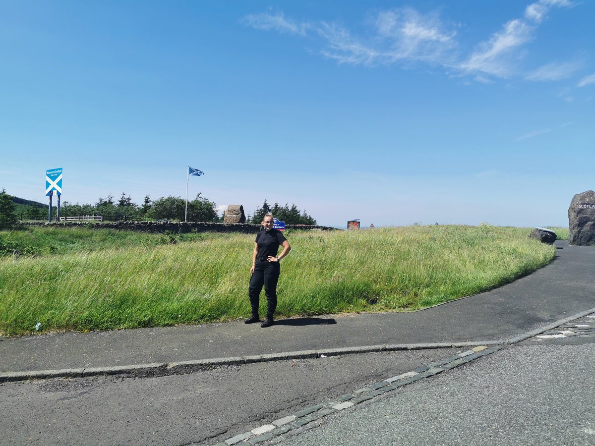 PC841NYP's tweet photo. Well that marks the end of my 3 week standard response driving course. It's been tough and tiring but I had the best time with lots of laughs. Finished off with a stop at the Scottish border #bonniescotland #police #drivingcourse https://t.co/YZDZsoxFtj