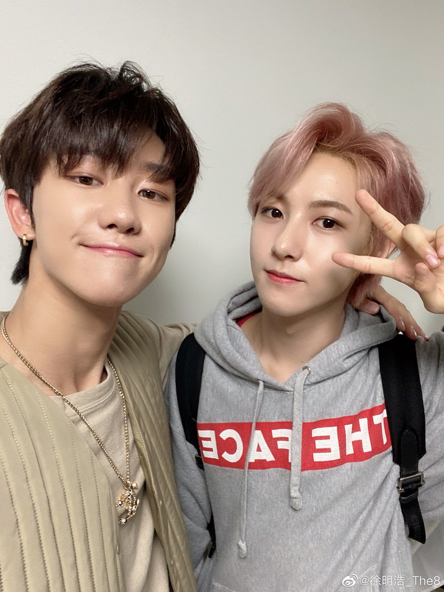 NCTDREAMCENTER's tweet photo. 200626 Seventeen The8 weibo w/ #RENJUN
https://t.co/bgK20ROyFr

#NCTDREAM @NCTsmtown_DREAM https://t.co/h15gt8vaw3