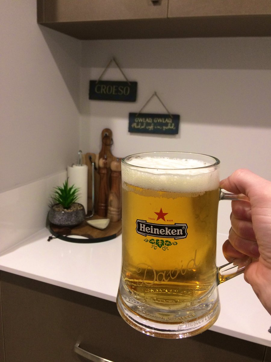 Dave_Denton_26's tweet photo. Friday evening’s choice of beer @Heineken https://t.co/MQAX9PFRmn