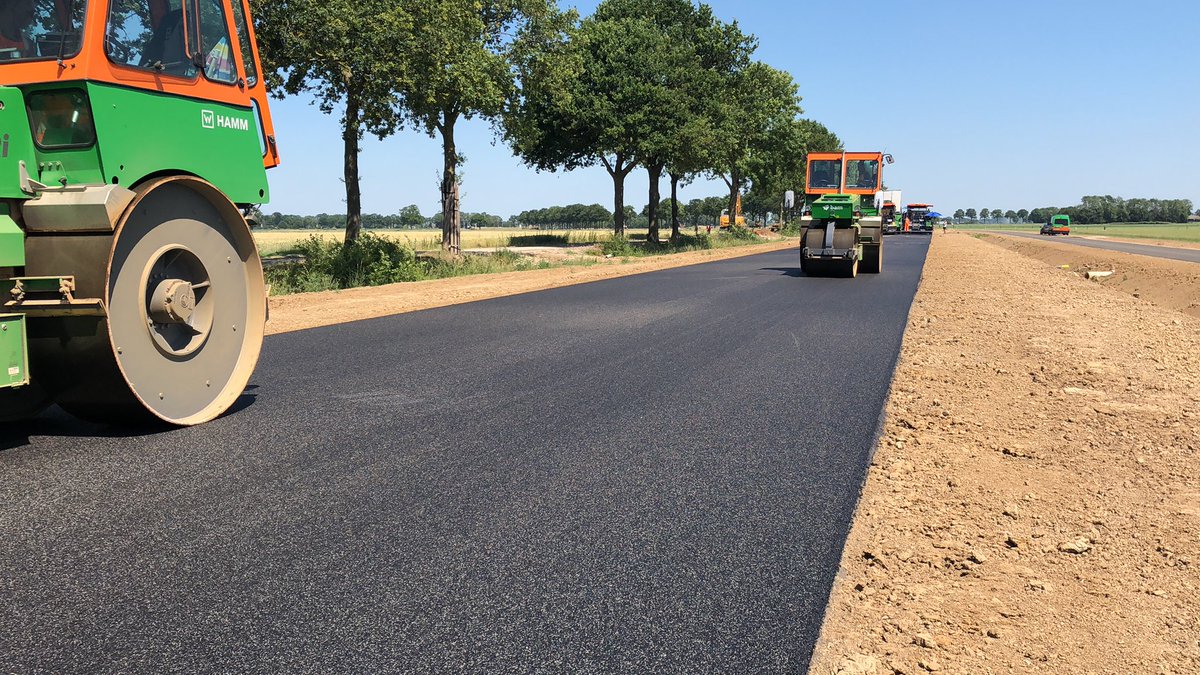 moosterveld's tweet photo. Vandaag een fantastische dag om het kroonjuweel van #duurzaamasfalt van @BAMInfra_nl aan te brengen op de N316 in de @provgelderland .
Mooie omstandigheden voor #halfzware #asfalt
💪😓👷🏻♂️ https://t.co/fxLorYD71k