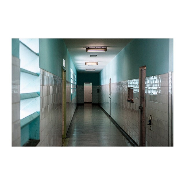 Marco's work clears what is hidden from the gaze of the common; revealing in its most literal sense the insignificant in appearance, but that the artist's gaze makes us perceive as a harmonic igniting in us the spark of enthusiasm.

📷 'Pasillo' by #EduardoMarco