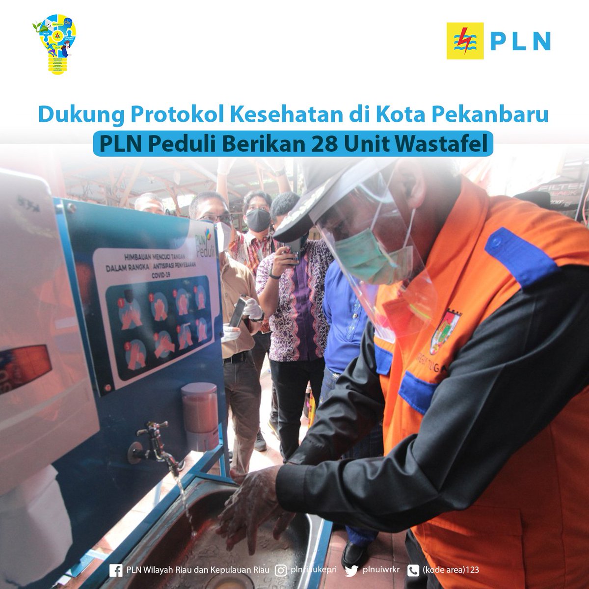 plnuidrkr's tweet photo. Dalam rangka HUT Kota Pekanbaru ke-236 dan upaya pencegahan Covid-19 di tengah masyarakat, PLN berikan 28 unit wastafel komplit kepada Pemerintah Kota Pekanbaru penyerahan dilakukan pada saat acara Rapid Tes dan Swab Massal di Pasar Sukaramai. https://t.co/S6o5MfEkfP