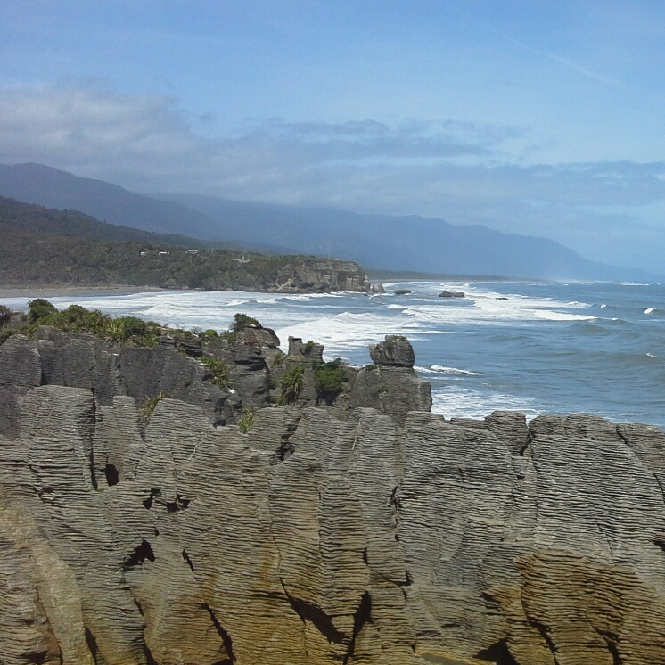 Welcome to #FlashbackFridayz 🥳 This weeks theme is #Rocks & #Stones Tweet your pics with the hashtag #FlashbackFridayz Tag & Retweet hosts @TravelBugsWorld @carpediemeire @Adventuringgal +guests hosts @AOAOxymoron @miriandmargo Tag Mates, Share Fun! 📸Pancake Rocks #NewZealand