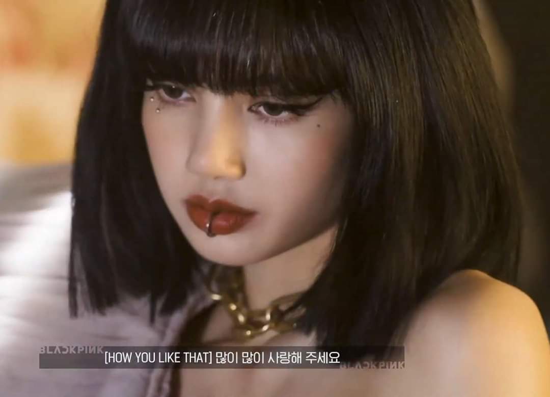 TrangLili1's tweet photo. #LISA what makes you so beautiful https://t.co/N5U7D508GL