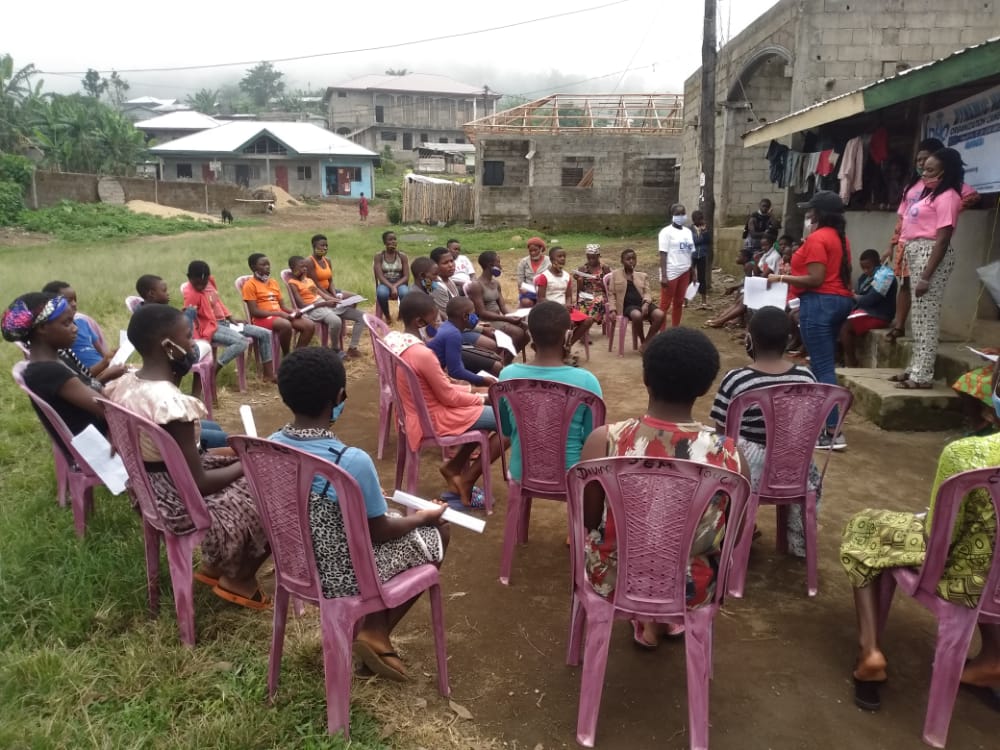 MesodeQueent's tweet photo. It was a great time spent empowering girls on menstruation and the leadership of girls/women in times of crisis. As leaders lets contribute in building stable, healthy, peaceful and a productive society. @WfacCmr, @LekuNakou, @AndPyla, #FightAgainstCOVID19 https://t.co/PIaY2WJrhH
