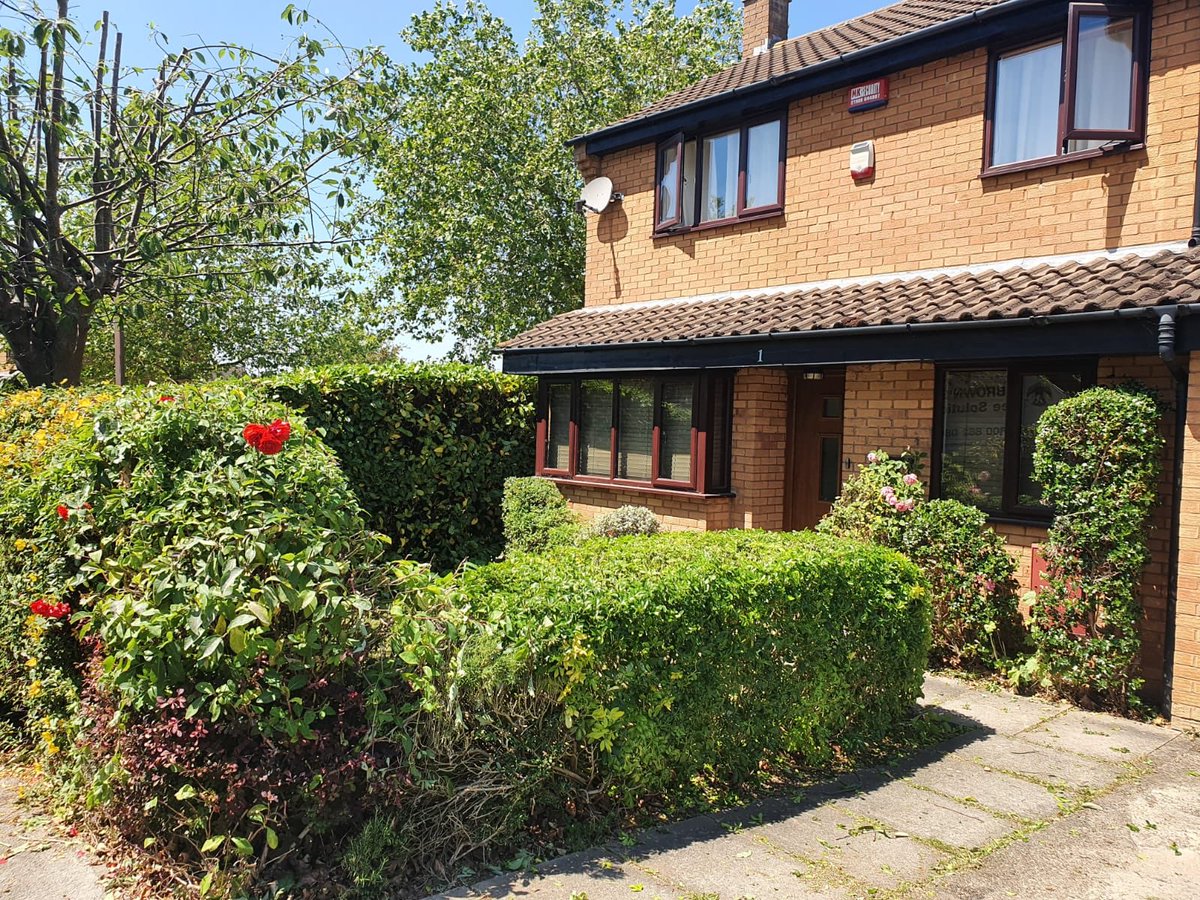 browns_tree's tweet photo. Lads have been working hard in the heat this week 🥵🔥 
Can’t say the same for Frank or Lucy! 😴🌞

#beforeandafter #boxer #boxerdog #treework #treesurgeon #hedgetrimming #treetrim #hedgework #sunbathingdog #thirsty #workhardplayhard #arb #heat #trees #hedges #hedgereduction https://t.co/Inw6BoVoB5
