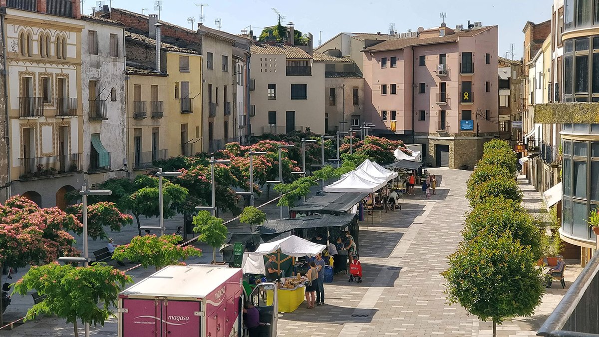 El Mercat dels divendres a #Torà va recuperant la dinàmica habitual, bon dia!
@AjuntamentTora @valldellobregos @SomSegarra @aralleida @catexperience @ConsellComarcal @lasegarra
@gransreptes @caminsnatura @DescobreixCat @firesimercats @CERCLEsegre