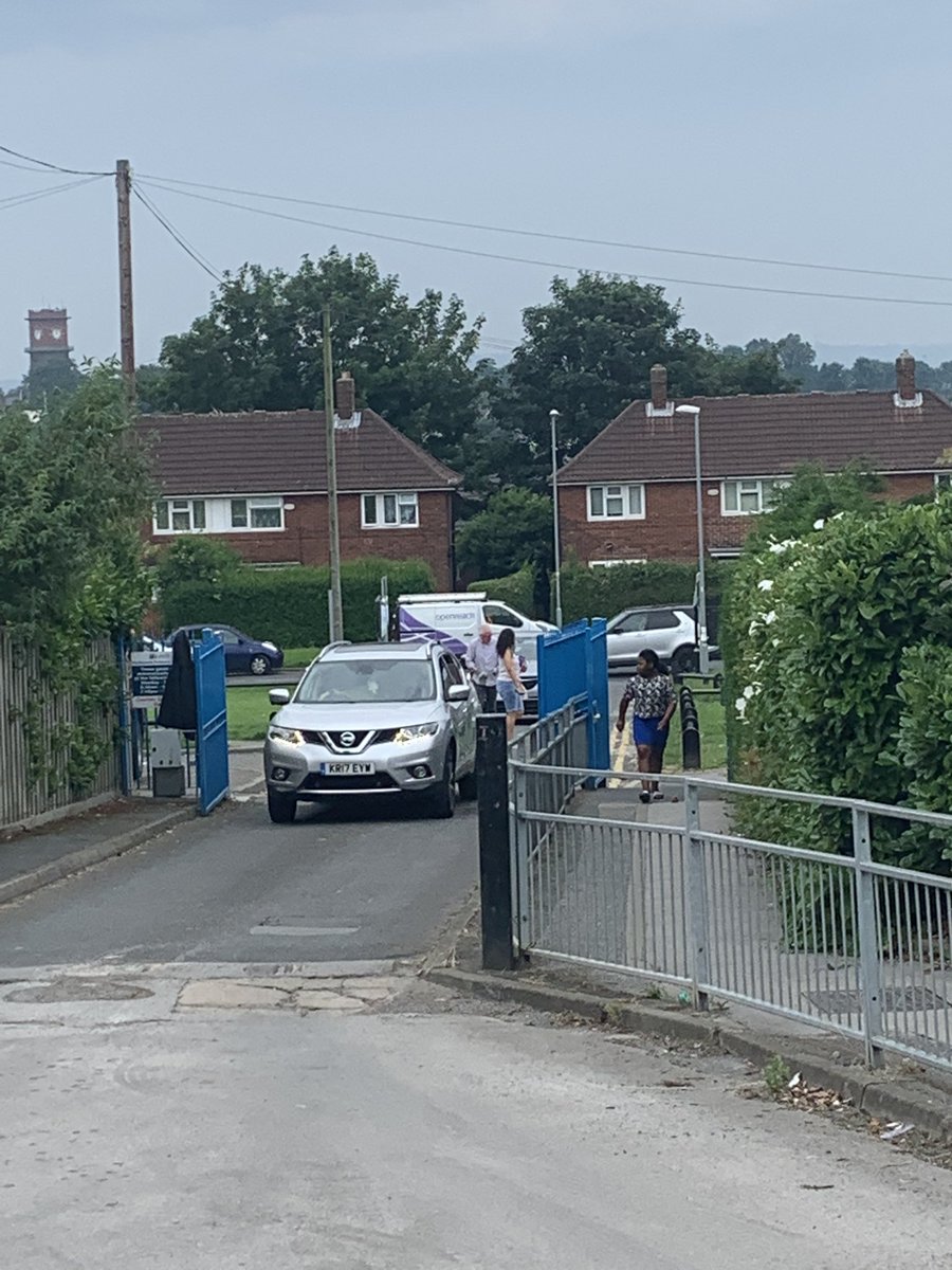 The  @MansfieldGroup unloading from  @dennisdist