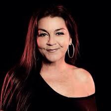 Cake & Christmas lights: Happy birthday, Gretchen Wilson!  46 today.( (6/26) 