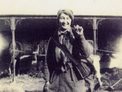 NESMUSEUM's tweet image. In this week's blog we salute Lady Dorothie Feilding; an Earl's daughter who became a WWI ambulance driver and the first woman to be awarded the Military Medal for bravery. Read about her amazing contribution at visitnesm.org.uk/blog. #IncredibleWomen #Trailblazers