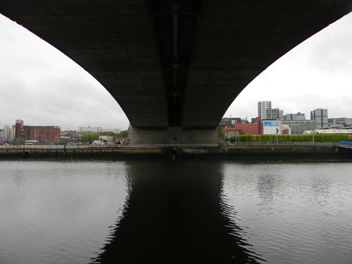 TheJRogers's tweet photo. Some people raised an eyebrow over my inclusion of Kingston Bridge in 'Britain's Greatest Bridges'. It may be flawed, but as one of Europe's busiest bridges and for having such an impact on Glasgow's landscape, it is great in many ways. #BritainsGreatestBridges #KingstonBridge50 https://t.co/7Gh90FQAgx