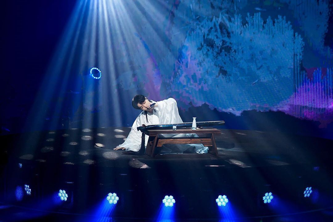 exoera933's tweet photo. [200626] @officiallayzhangstudio (LAY ZHANG STUDIO) IG Update

Caption: We’re so excited that @layzhang performed his song Obsessed on #CZR2! It is so good that we are obsessed! Be sure to watch it on 6/26 at 8:00PM (GMT+8)
LINK IN BIO TO WATCH

👉🏻 https://t.co/CJJUhp7xy6 https://t.co/OIUNuJ0RpS