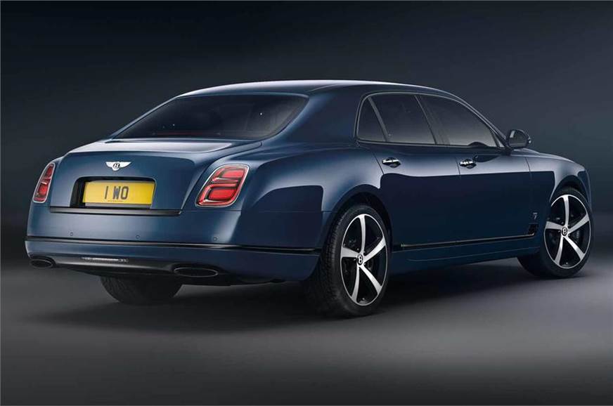 CarExpertsIndia's tweet photo. Last Bentley Mulsanne rolls off the production line.

Mulsanne production run comes to an end after 11 years.

Also marks the end of the road for the company’s 6.75-litre V8 engine.

Flying Spur to now top the Bentley line-up, atleast for now. https://t.co/wQIJJxfnI7