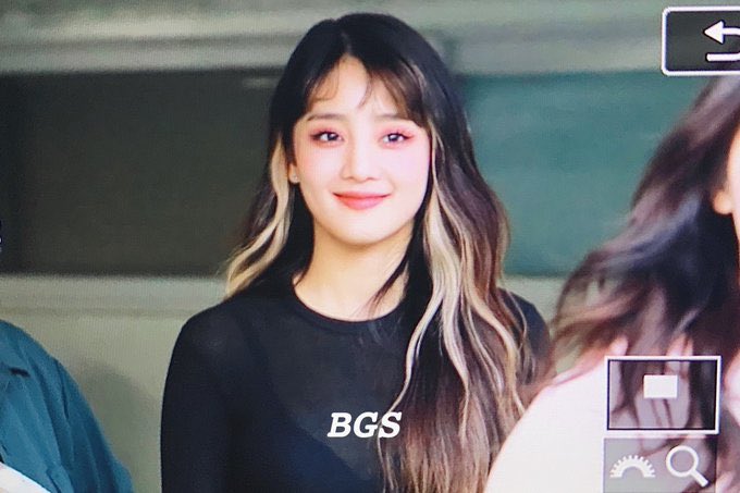 minniesvault's tweet photo. HER FOREHEAD AHHH CAN YOU HEAR ME SCREAMINGGG !!!!! THANK YOU GOD FOR MY DAILY BREAD
#MINNIE #민니 #มินนี่ https://t.co/3utwOkGQpW