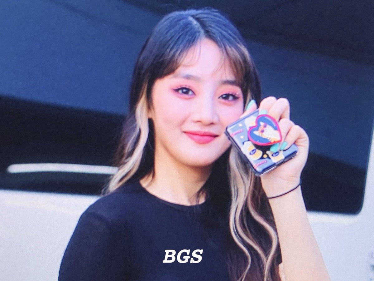 minniesvault's tweet photo. HER FOREHEAD AHHH CAN YOU HEAR ME SCREAMINGGG !!!!! THANK YOU GOD FOR MY DAILY BREAD
#MINNIE #민니 #มินนี่ https://t.co/3utwOkGQpW
