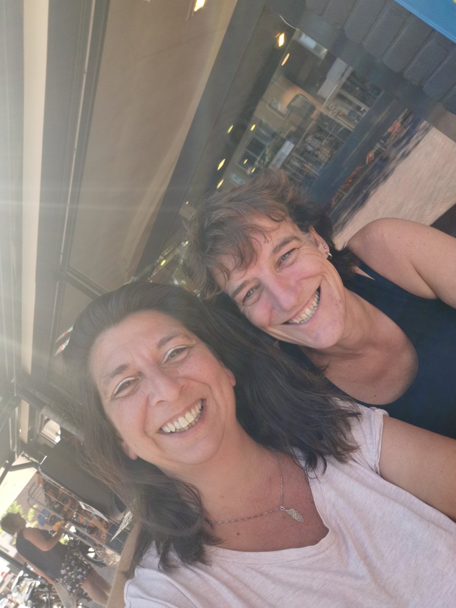 Paulus_Paulala's tweet photo. Even een #visje eten en dan met de #bakkes in de #zon met @peggyhartmann5 https://t.co/WxNENnISB7