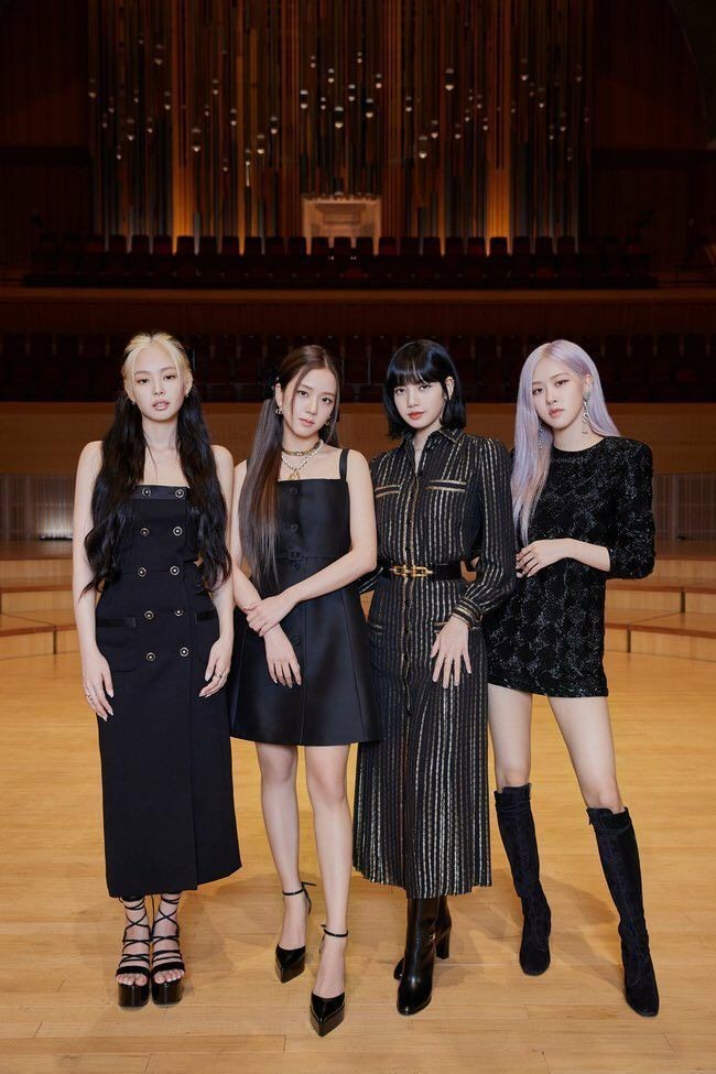 ChaeLisa8's tweet photo. #YGEntertainment #BLACKPINK #BLACKPINKCOMEBACK #BLACKPINKInYourArea #BLACKPINK_GlobalPressCon #BLACKPINKISCOMING #JISOO #JENNIE #ROSE #LISA 
#ChaeLisa ❤
#HowYouLikeThat #HowYouLikeThatToday https://t.co/MpytK3Bmbq
