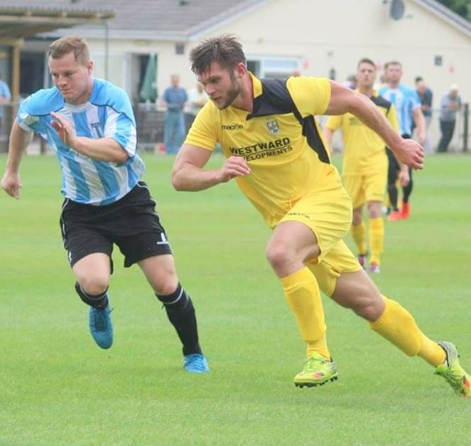 OfficalBAFC's tweet image. ✍......@LloydGardner10 stays 

Froude "Lloyd is crucial for us on and off the pitch. Firstly and most importantly he’s a terrific lad. As a player he’s as good as there is in this division. Lloyd is a credit to the football club, and we are all delighted he will remain with us"
