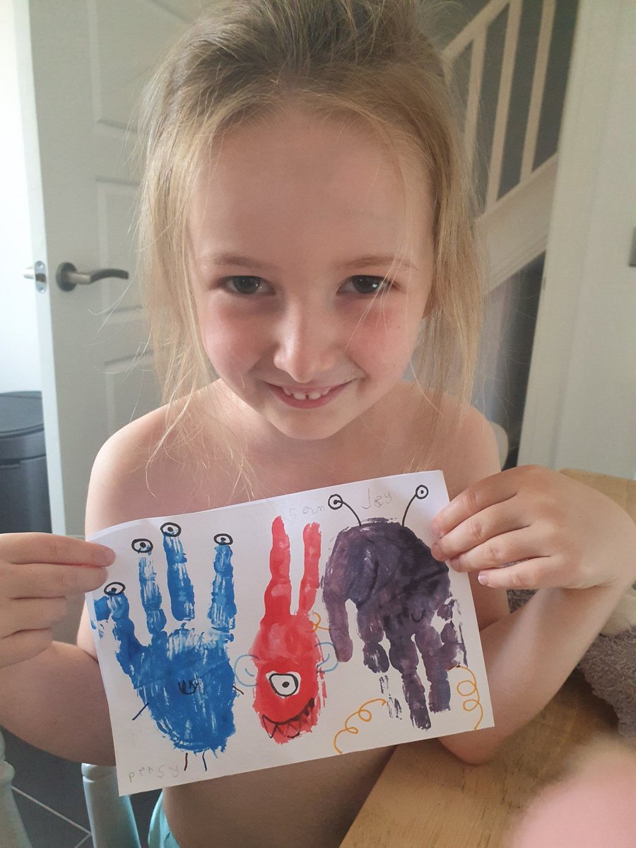 BrattRachel's tweet photo. @OakNational #learnwithoak
Alien hand prints today https://t.co/KKQByzc78D