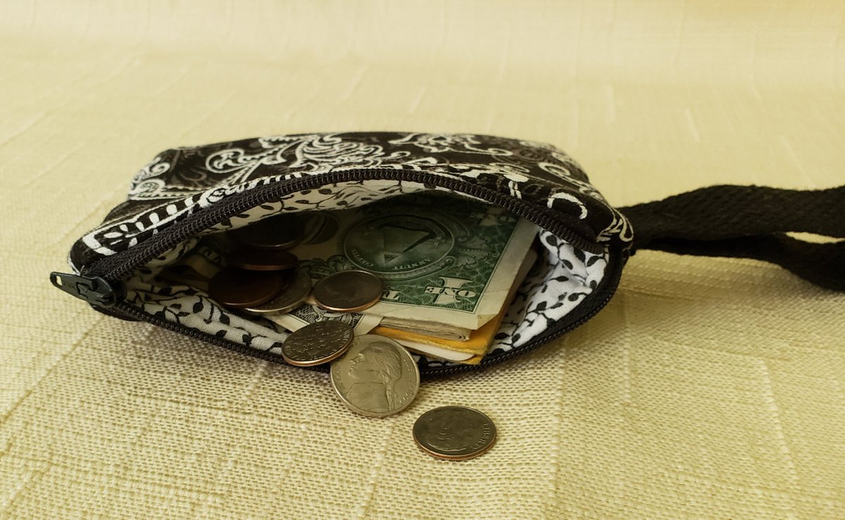 quilts_more's tweet photo. Floral Coin Purse, Make Up Bag, Vacation Padded Bag, Zipper Bag, Make Up Sack, Cosmetic Bag, Black, White, Fabric Bag, Flower Zipper Pouch https://t.co/KUQYzDCCYX #ImagineQuiltsAndMore #VacationPaddedBag https://t.co/yTqHElm9ss