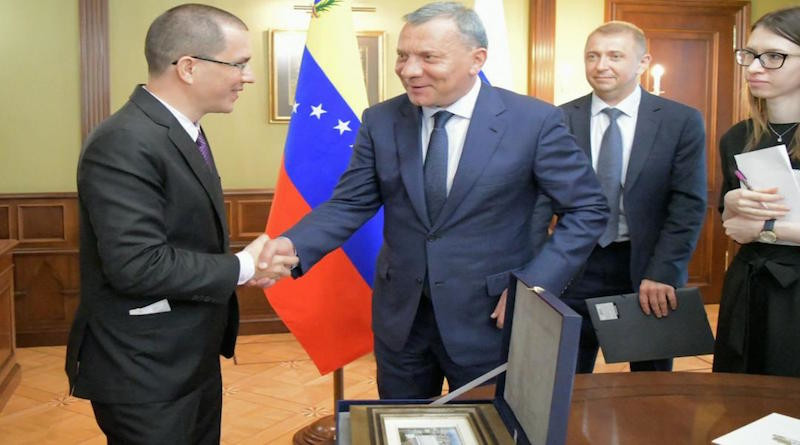 El canciller de #Venezuela Jorge Arreaza y el vice primer ministro de #Rusia Yuri Borísov dialogaron sobre el fortalecimiento de la cooperación económica y comercial bilateral
bit.ly/31j4DfL

La reunión fue el preámbulo a la XV Comisión de Alto Nivel Venezuela-Rusia
