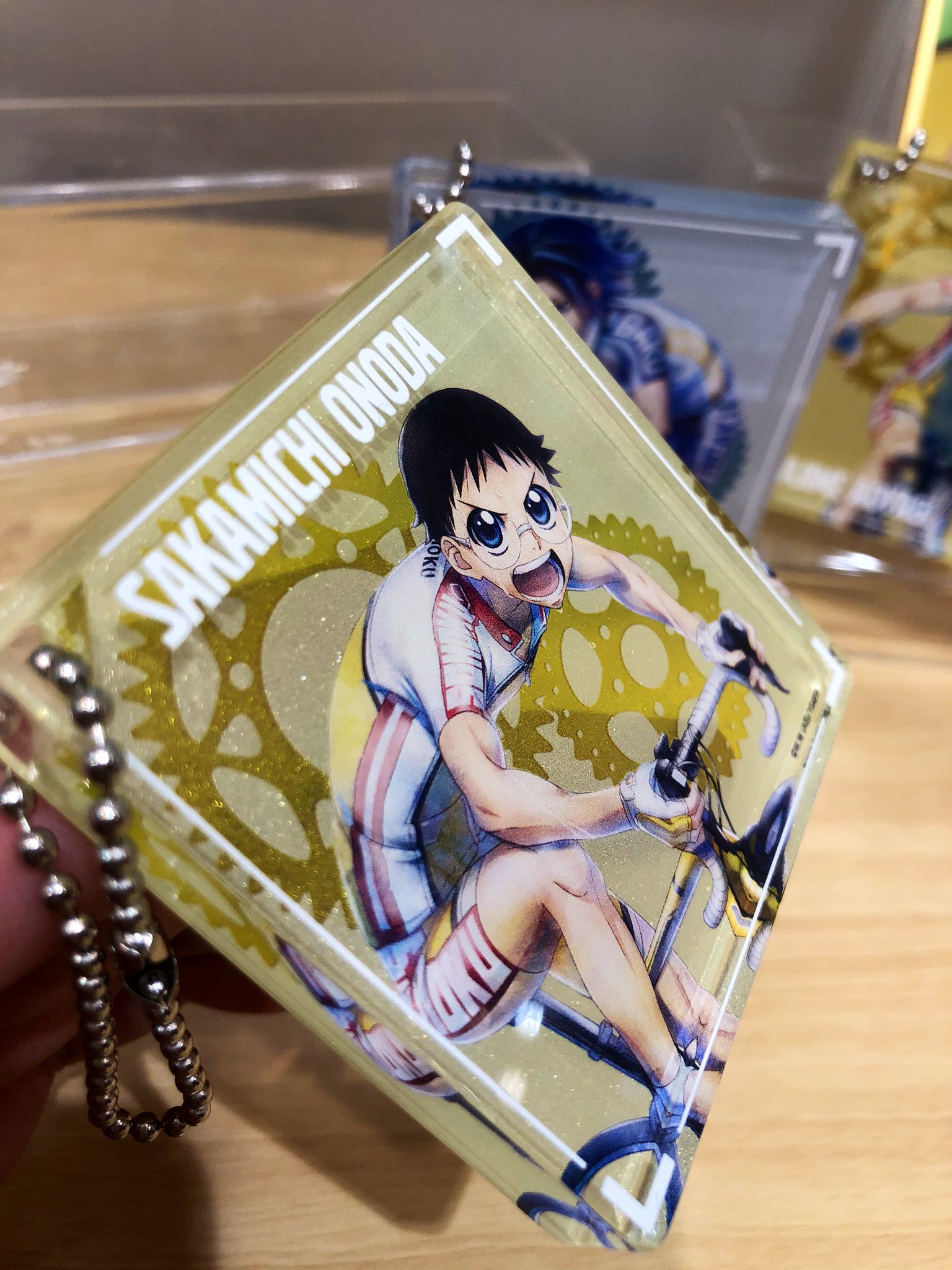 キャラポップストア池袋サンシャインシティアルタ店 على تويتر 弱虫ペダル キャラポップストア 愛車を見つけろ ペアリングゲーム より A賞のドミテリアキーホルダーをご紹介 ドミテリアキーホルダーは 背景がキラキラ 厚みもあって存在感抜群です