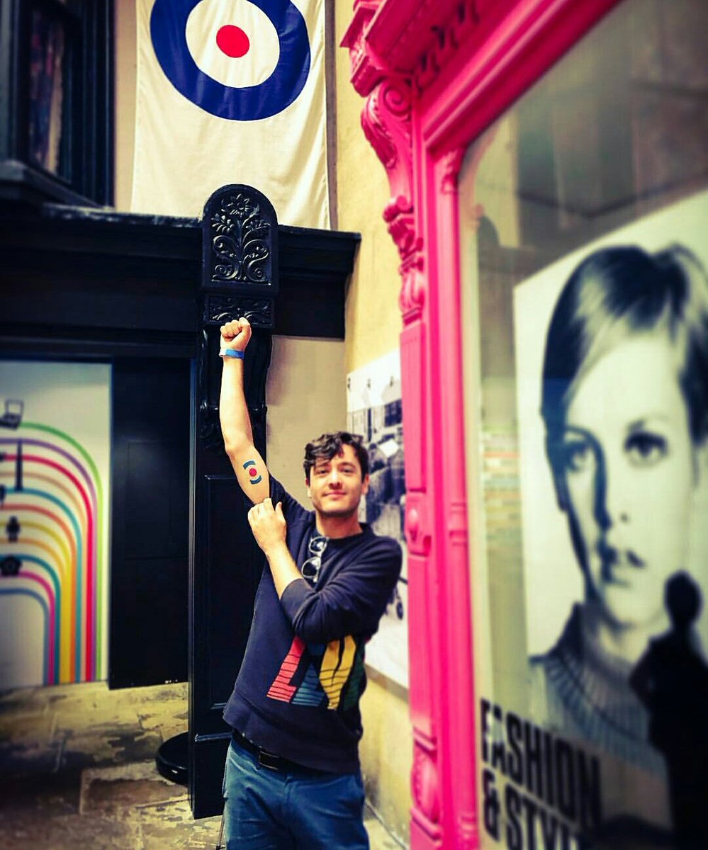 aleluyamiranda1's tweet photo. Sending some #VlaLove to everyone who needs it 
I need a lot
 #AlexanderVlahos #VersaillesFamily #MissingMerlin #BangS4C #TheWindow #IAmOne https://t.co/dsykshu5Ui