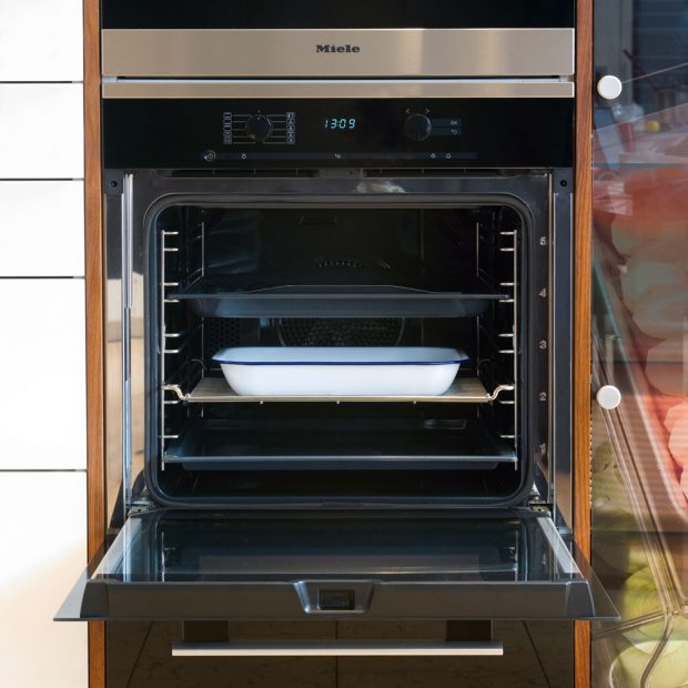 6. People are saying this product ‘trumps Pink Stuff’ when it comes to cleaning your oven…  https://www.idealhome.co.uk/news/anthea-turners-best-oven-cleaning-product-250554