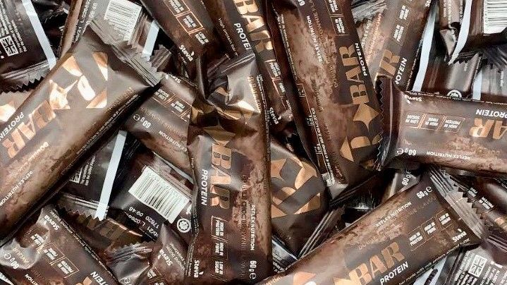 R-BAR BACK IN STOCK 🍫 Unfortunately not all, but we're working on it 😉 - Grab yours fresh off the line before they're gone: 🎂 Double Chocolate Brownie 🍪 Cookies and Cream 🥜 Chocolate Peanut Caramel - Get yours now : bit.ly/2CCQ38E #Itrainwithreflex #RBar