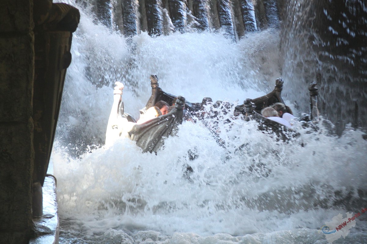 nrwparks's tweet photo. Wer braucht jetzt eine Abkühlung?💦

#werbungnichtbezahlt #phantasialand #riverquest #freizeitpark #nrw #amusementpark #themepark https://t.co/MpbLhw0QYl