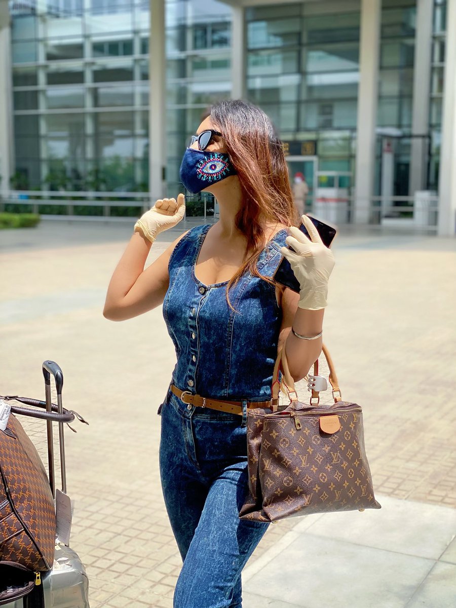 Nehhaamalik's tweet photo. Finally Back In My Most Favourite City , My Second Home Chandigarh ♥️♥️🤩
#unlockphase1 #lockdown #covid19 #firstflight #chandigarh #punjab #chandigarhairport #mask #gloves #newnormal #newnormal2020 #maskon #gloveson #coronavirus #coronalife #airportlook #travelgram #NehaMalik https://t.co/MRwxa4iag3