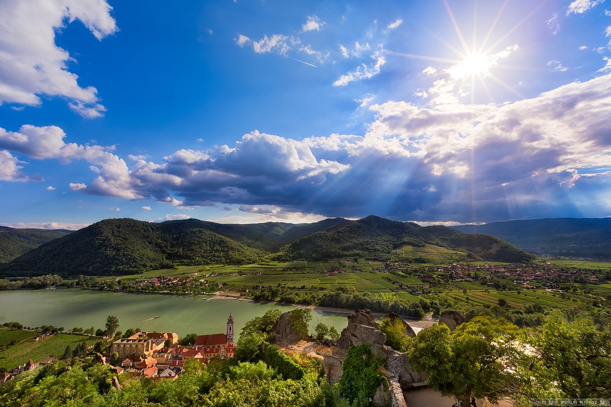 hdrshooter's tweet image. Views around the beautiful town Durnstein at the Danube river in Austria. Not really that far from Vienna. 

#durnstein #austria #danube #travel #photography