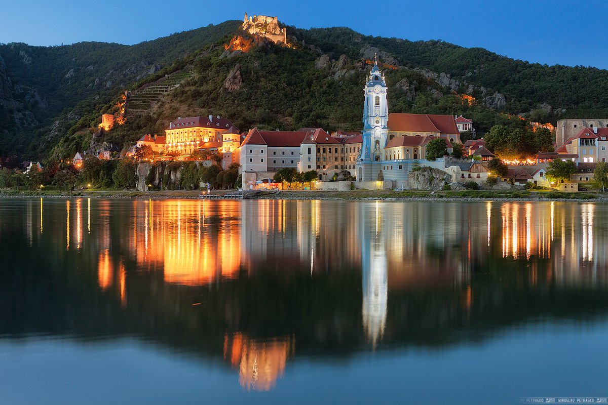 hdrshooter's tweet image. Views around the beautiful town Durnstein at the Danube river in Austria. Not really that far from Vienna. 

#durnstein #austria #danube #travel #photography