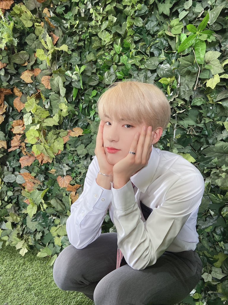 WE_THE_BOYZ's tweet photo. [에릭] 더운 날엔 역시 오라떼 😸 내일 부터 주말 시작이닷-! 💓 https://t.co/RogMqA8icX