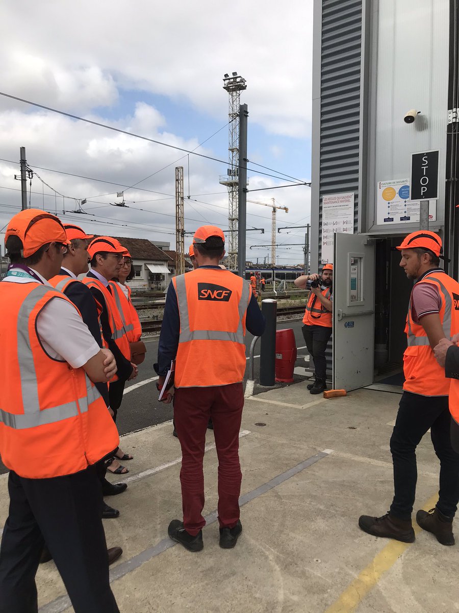 <a href="/JPFarandou/">Jean-Pierre Farandou</a> Président SNCF à la rencontre des agents du  technicentre Nouvelle -Aquitaine et des félicitations  et remerciements pour la qualité du travail notamment sur les mesures propreté et désinfection à bord des trains 👏