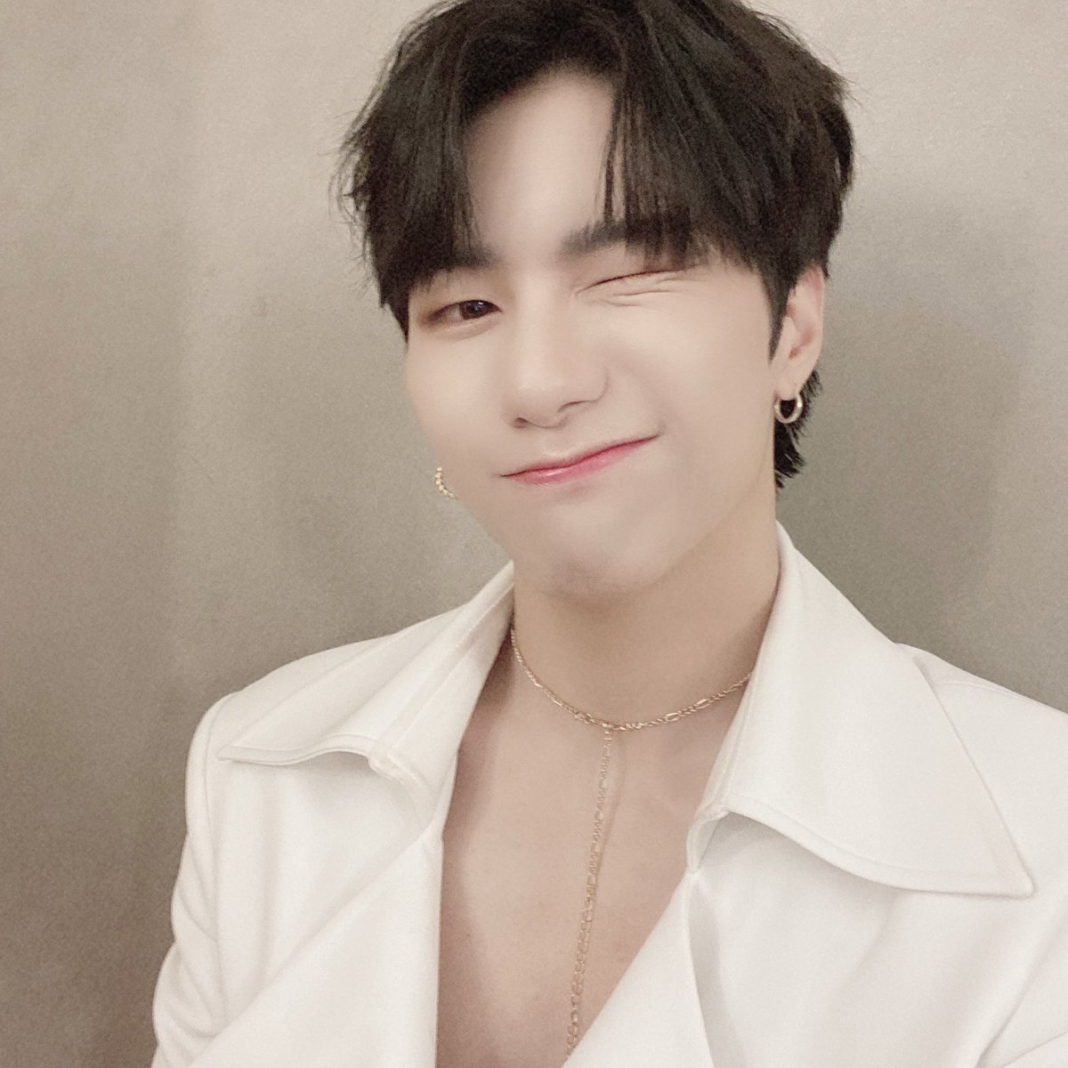 NewWorld_VICTON's tweet photo. [#승식]앨리스!!오늘 케이콘 즐거우셨나용?!하핳 너무너무 재밌고 좋은시간이었어요!!다들 굿밤💙💛그리구 커버곡...칭찬 감사합니다!🎤🎤 https://t.co/DCAsJCN4Vh