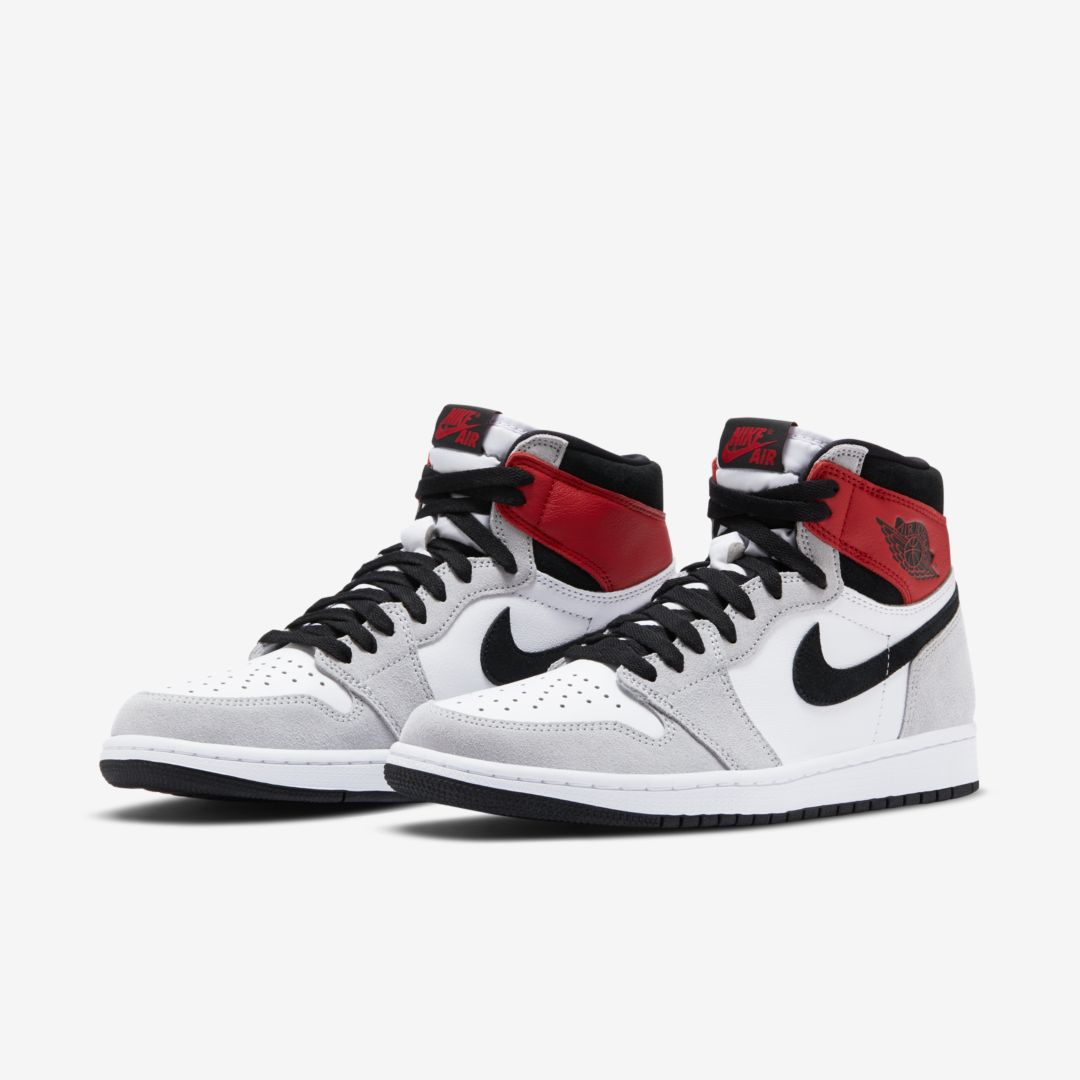 J23app's tweet image. Jordan 1 Retro High OG "Light Smoke Grey" official images