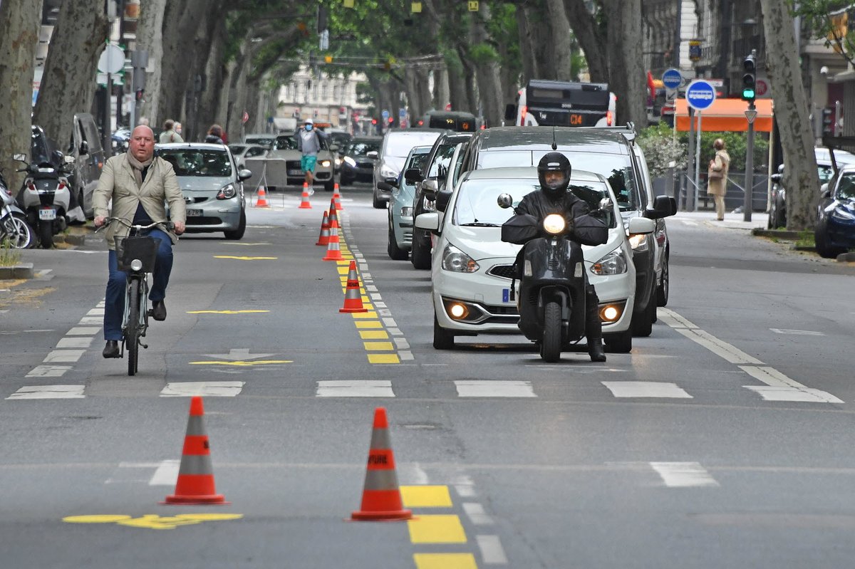 Lyon_Plus's tweet photo. À Lyon, la Métropole suspend deux pistes cyclables provisoires
https://t.co/RwyxzdvHU9 https://t.co/S0tyIvROW7