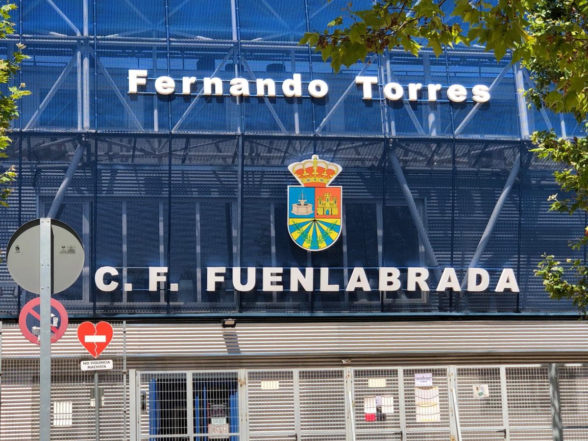 primfisio's tweet photo. El @CFuenlabradaSAD sabe que parte del éxito deportivo reside en tener un servicio médico bien equipado. Por eso, el equipo médico liderado por el Dr. Juan Manuel Blanco dispone ahora de un ecógrafo #LogiqV2 de @GEHealthcare y de la diatermia #TCareCompact de Easytech https://t.co/bD3dKqY6Ns