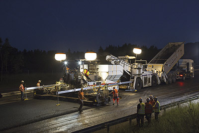 AMAACmx's tweet photo. Iluminación optima en obras nocturnas de pavimentación: Objetivos, Incremento de la productividad, reducción de los costos, cumplimiento de los plazos, la seguridad de los trabajadores y la seguridad vial, son determinantes en la actividad de pavimentación y asfalto #EligeAsfalto https://t.co/96V2KBSx7c