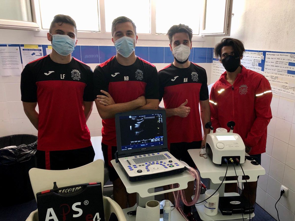 primfisio's tweet photo. El @CFuenlabradaSAD sabe que parte del éxito deportivo reside en tener un servicio médico bien equipado. Por eso, el equipo médico liderado por el Dr. Juan Manuel Blanco dispone ahora de un ecógrafo #LogiqV2 de @GEHealthcare y de la diatermia #TCareCompact de Easytech https://t.co/bD3dKqY6Ns