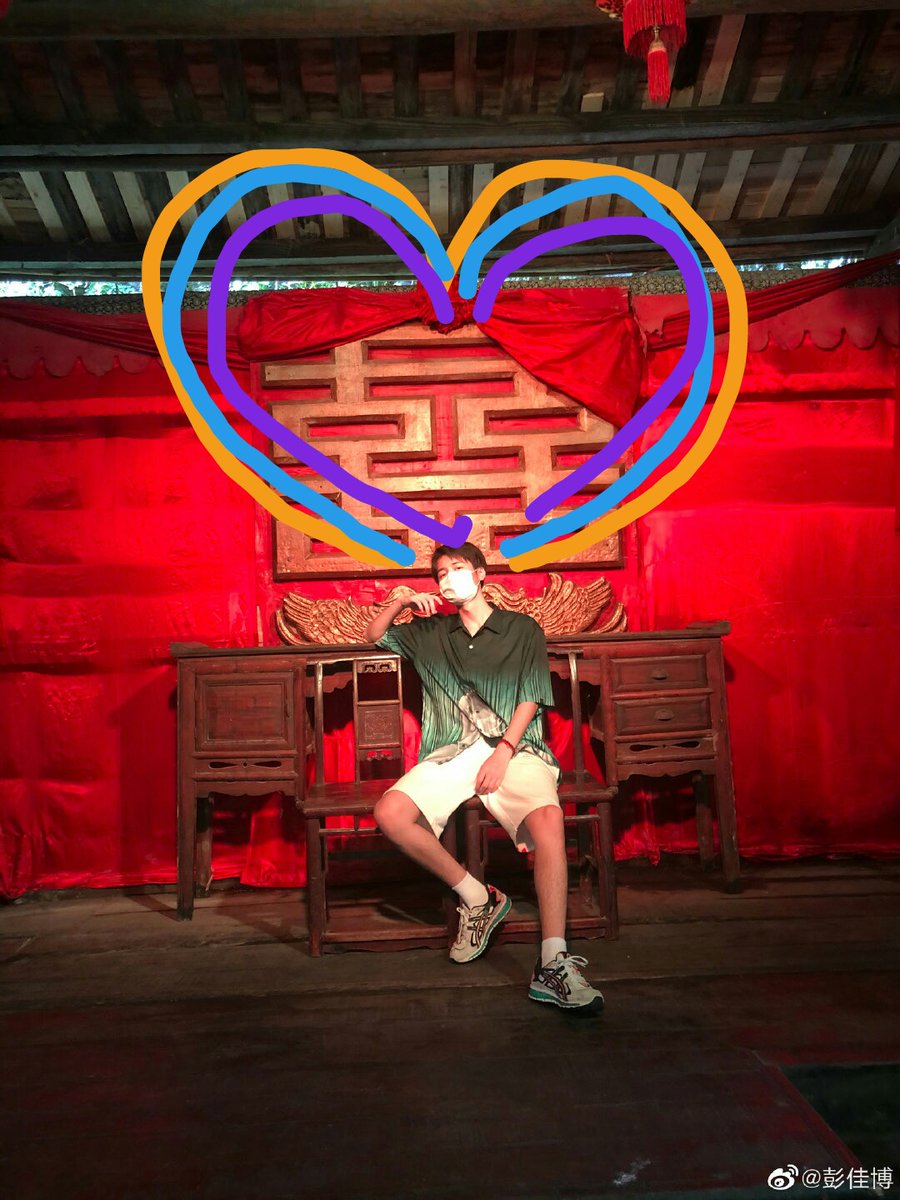 MOMOkissU_'s tweet photo. FUN FACT:
The character in the wall means 'Marriage' in China. AND Ryan Peng left space for 'Someone'.
MY HEART ❤💙💚💛💜
#MekBoss
#RyanInntouch
#Inntouchx
#InntouchNaphat
#PengCheng
#Pengjiaboryan
#RyanPeng
#JunjieRyan
#SupportRyanMyEngineer https://t.co/jzeq3NFVUH