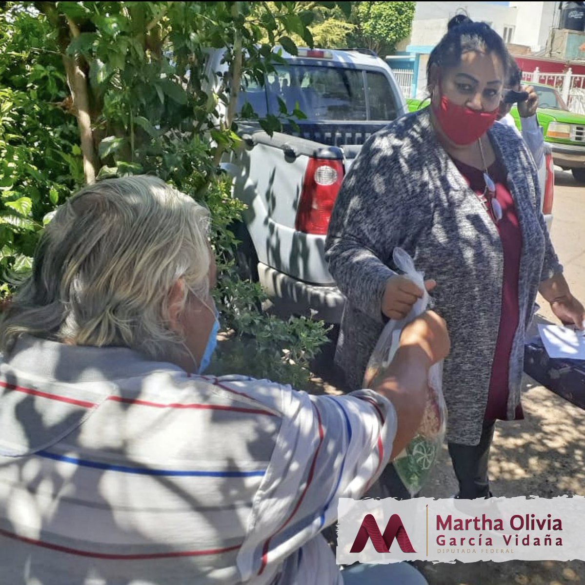 MarthaOliviaMx's tweet photo. Buen fin de semana amigos.🏠✅
A través de nuestra compañera Mague Carrillo  entregamos paquetes alimentarios en la colonias #CuartoCentenario, #DomingoArrieta, #LuzDelCarmen y fraccionamiento #Atenas.

¡Seguiremos apoyando a los nuestros sin distinción! 
#DurangoMereceMás 🇲🇽 https://t.co/BQBcbpN6tT