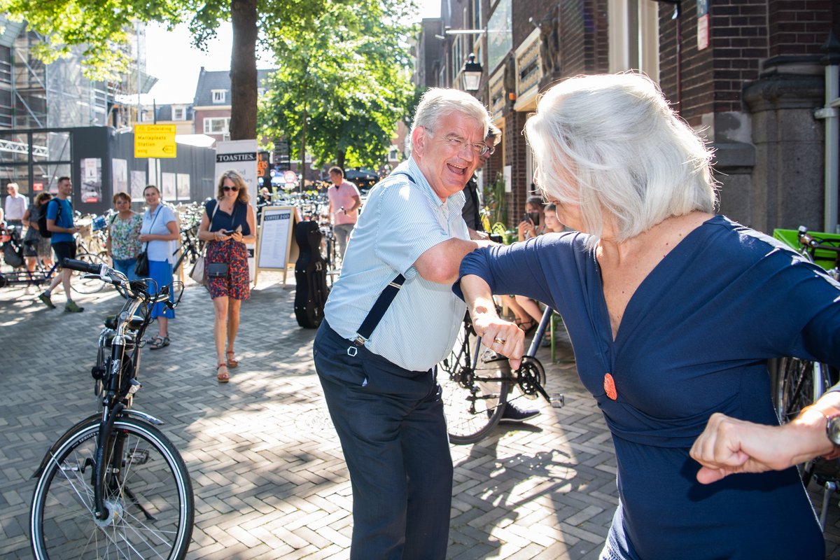 duicnl's tweet photo. Burgemeester Jan van Zanen neemt met fietstocht afscheid van Utrecht https://t.co/j1aHo6tg03 via @duicnl https://t.co/MSAd4JWht7