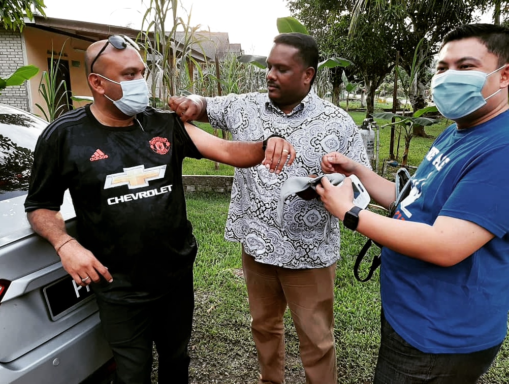 with mic youths at #PRKChini #pekan <a href="/NajibRazak/">Mohd Najib Tun Razak</a> <a href="/Savigneswaran/">Vigneswaran</a> <a href="/DatukSaravanan/">Datuk Seri M. Saravanan</a> <a href="/TMohan18/">T.Mohan</a> <a href="/sivarraajh/">Sivarraajh</a> <a href="/thinalan/">Thinalan T.Rajagopalu 🇲🇾🌺</a> <a href="/muguboy/">MUGUNTHAN PONNIAH</a> #micyouth